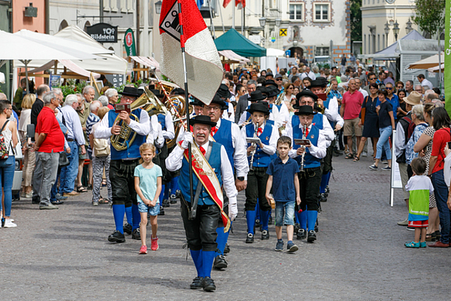 Die Stadtmusik Feldkirch marschiert durch die Neustadt