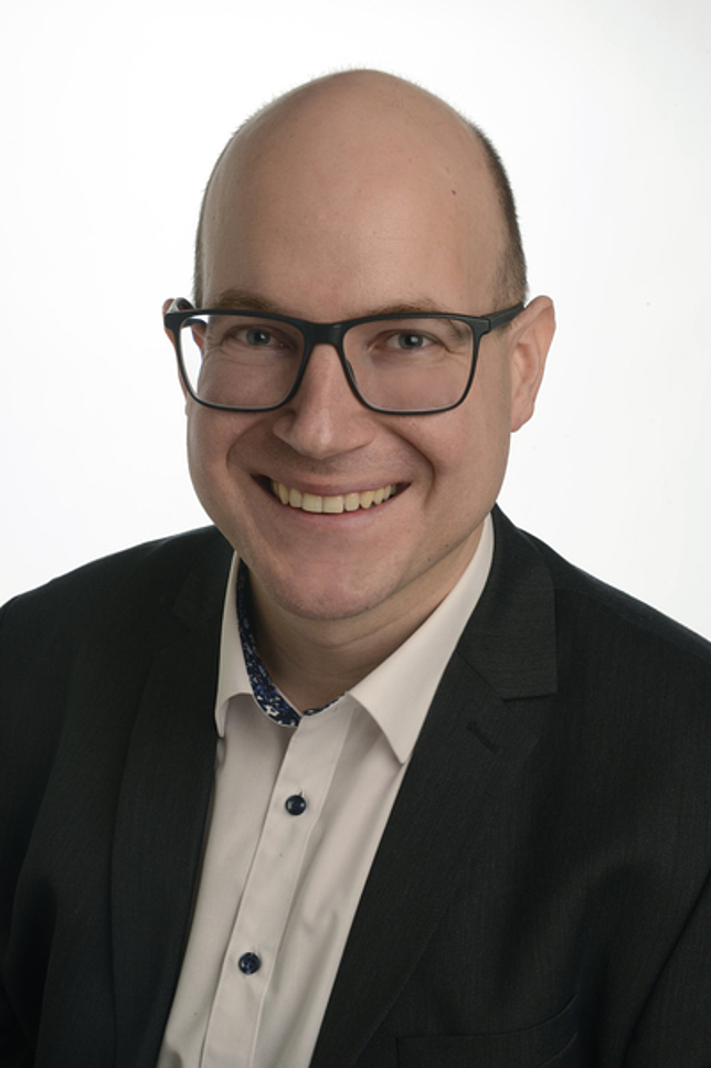 Portraitfoto von Bernhard Grabher, Gruppenleiter Finanzen und Wirtschaft