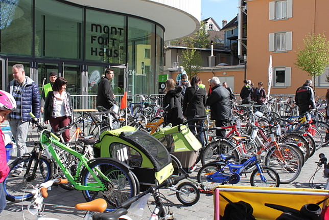 Fahrräder auf dem Montfortplatz