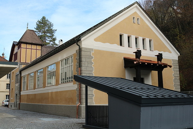 Die Jahnhalle in Feldkirch von außen. 