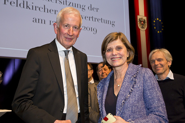 Altbürgermeister Wilfried Berchtold mit Landesrätin Barbara Schöbi-Fink
