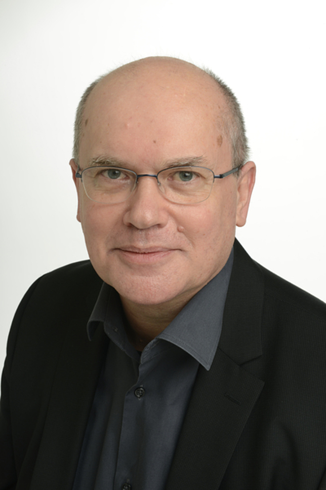 Portraitfoto von Hans Gruber, Leiter Stadtbibliothek