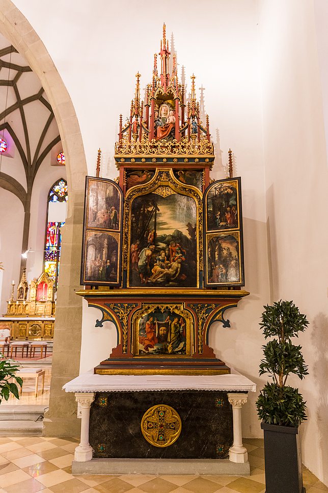 Der offene Annenaltar im Dom St. Nikolaus