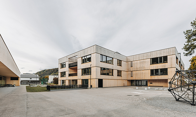Die neue Volksschule Altenstadt von außen