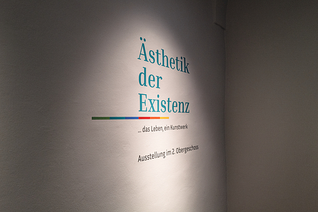 Schriftzug "Ästethik der Existenz" auf einer Wand